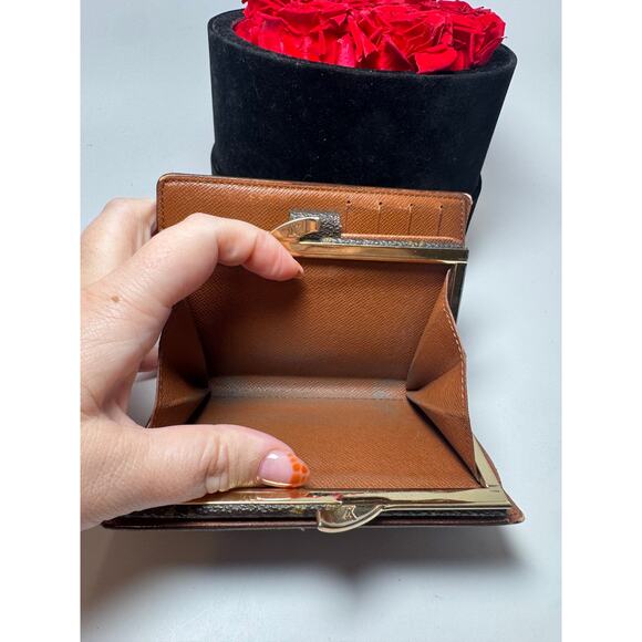 Louis Vuitton French Purse Kiss Lock Monogram Wallet - Picture 11 of 12